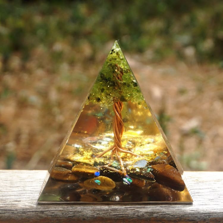 Pyramide en Orgonite et Oeil de Tigre de 10cm
