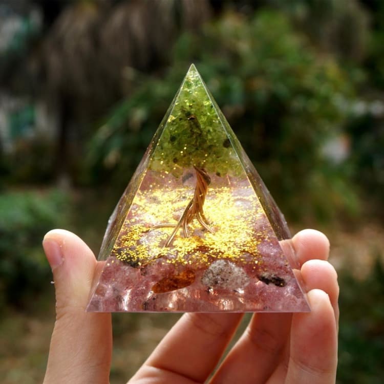 Pyramide en Orgonite et Quartz Rose de 10cm