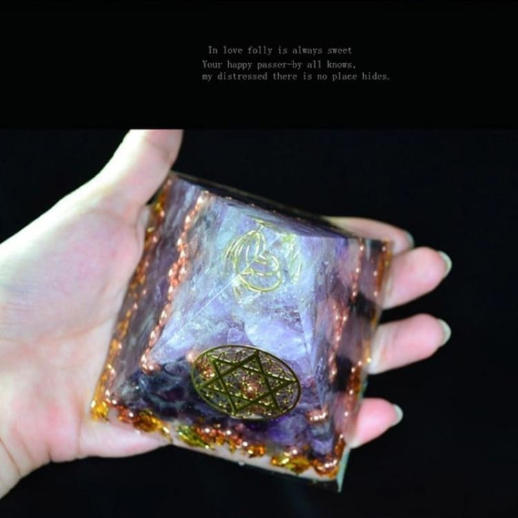 Pyramide Orgonite 'Purification et Sérénité'