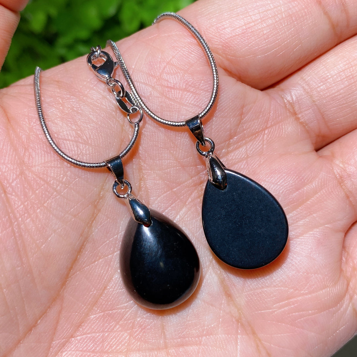 Collier de Protection Symbolique en Schungite Naturelle – Pendentif Goutte 20 mm – Unisexe